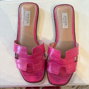 Steven New York Harlien croc embossed slide sandal in hot pink. Size 6.5